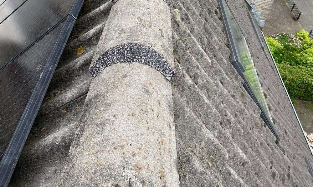Vervangen van nokvorsten Ede Nokvorsten zijn opnieuw vastgezet